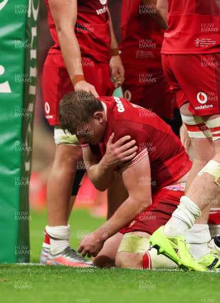 091125 - Wales v Argentina, Quilter Nations Series - Jac Morgan of Wales holds his shoulder after he powers over to score try