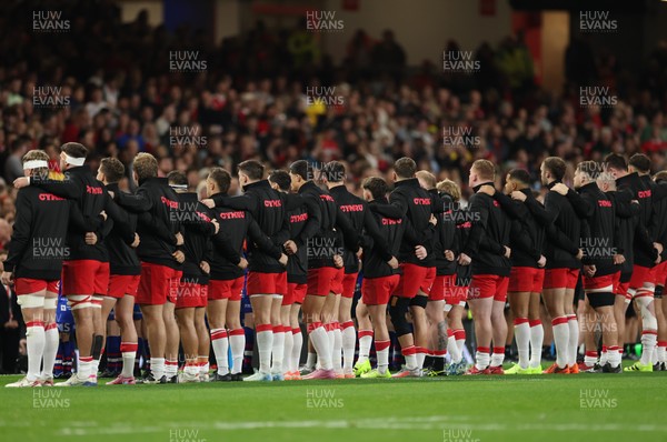091125 - Wales v Argentina, Quilter Nations Series - The Wales team lineup for the anthems