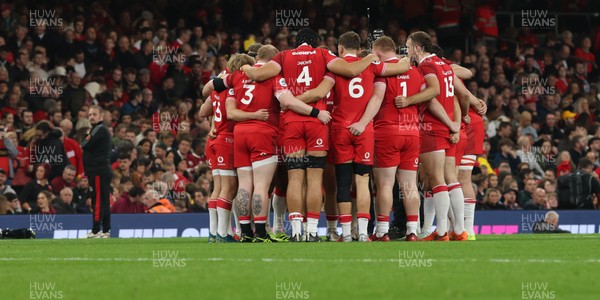 091125 - Wales v Argentina, Quilter Nations Series - The Wales team huddle up ahead of the match