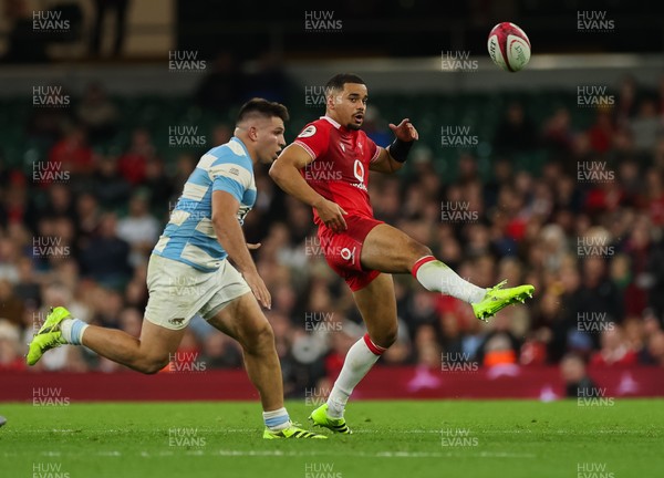 091125 - Wales v Argentina, Quilter Nations Series - Ben Thomas of Wales kicks ahead