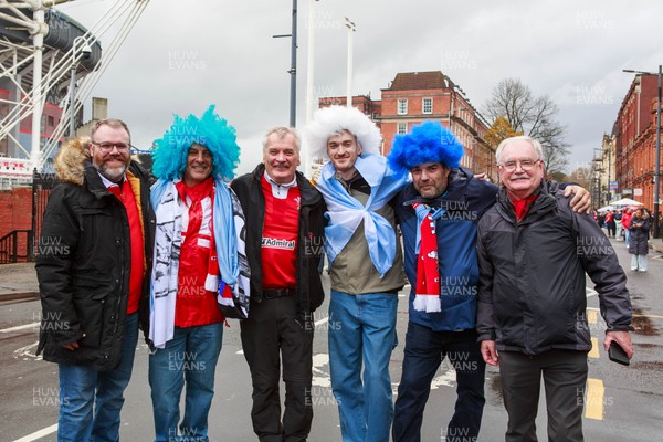 091125 - Wales v Argentina - Quilter Nations Series - Fans outside Principality Stadium before the match