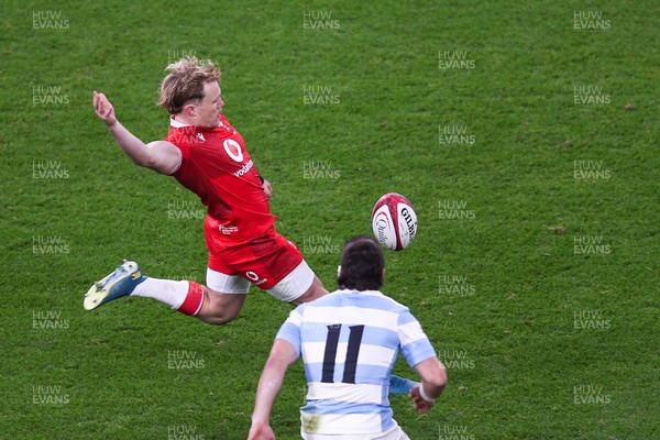 091125 - Wales v Argentina - Quilter Nations Series - Blair Murray of Wales kicks the ball