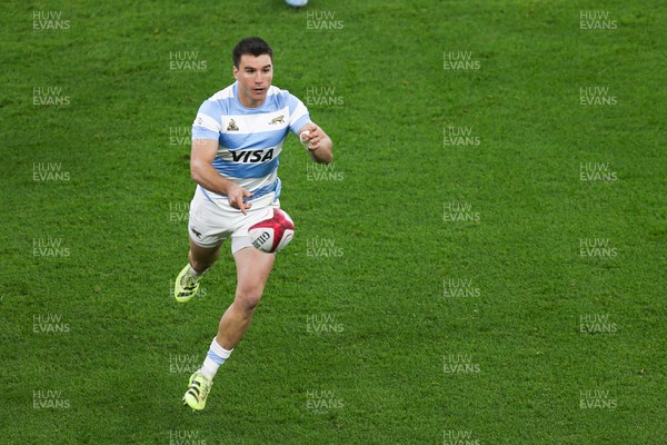 091125 - Wales v Argentina - Quilter Nations Series - Geronimo Prisciantelli of Argentina passes the ball