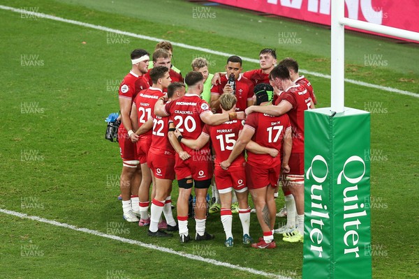 091125 - Wales v Argentina - Quilter Nations Series - Wales team huddle at the end of the match