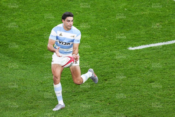 091125 - Wales v Argentina - Quilter Nations Series - Santiago Carreras of Argentina passes the ball