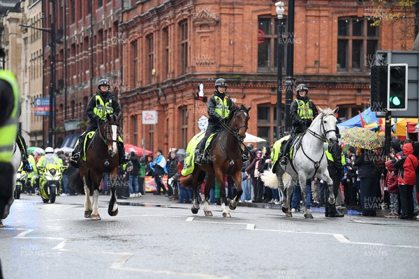 091125 - Wales v Argentina - Quilter Nations Series - The Wales team bus arrives at Westgate Street in Cardiff ahead of the match