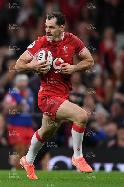 091125 - Wales v Argentina - Quilter Nations Series - Tomos Williams of Wales runs in to score a try