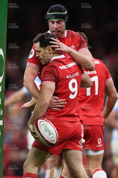 091125 - Wales v Argentina - Quilter Nations Series - Tomos Williams of Wales celebrates scoring a try with team mates