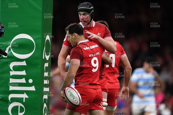 091125 - Wales v Argentina - Quilter Nations Series - Tomos Williams of Wales celebrates scoring a try with team mates