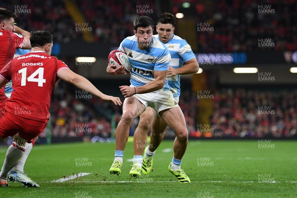 091125 - Wales v Argentina - Quilter Nations Series - Bautista Delguy of Argentina scores a try