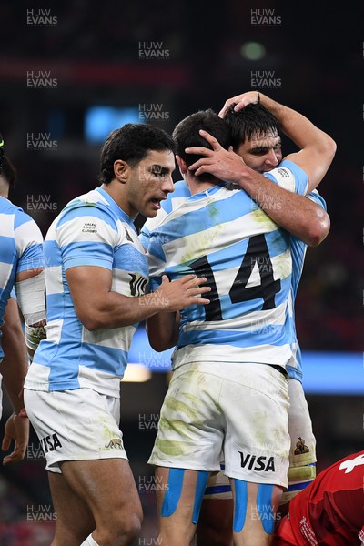 091125 - Wales v Argentina - Quilter Nations Series - Bautista Delguy of Argentina celebrates scoring a try with team mates