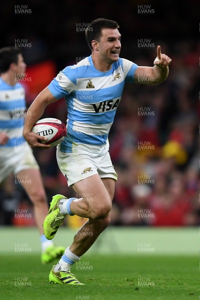 091125 - Wales v Argentina - Quilter Nations Series - Geronimo Prisciantelli of Argentina runs in to score a try