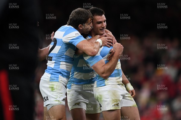 091125 - Wales v Argentina - Quilter Nations Series - Geronimo Prisciantelli of Argentina celebrates scoring a try with team mates