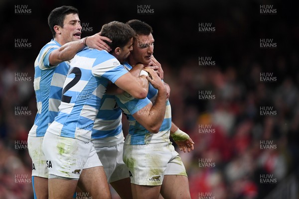 091125 - Wales v Argentina - Quilter Nations Series - Geronimo Prisciantelli of Argentina celebrates scoring a try with team mates