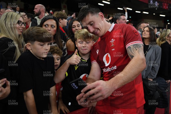 091125 - Wales v Argentina - Quilter Nations Series - Josh Adams of Wales with fans at full time