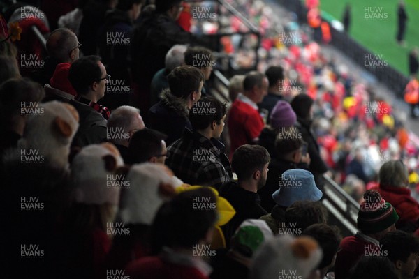 091125 - Wales v Argentina - Quilter Nations Series - A minutes silence is held before the match for remembrance Sunday