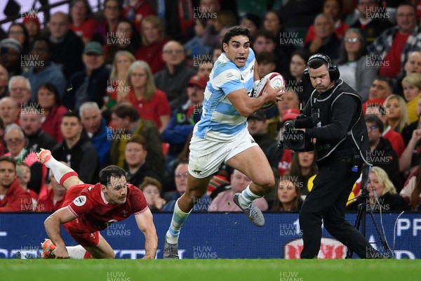 091125 - Wales v Argentina - Quilter Nations Series - Santiago Carreras of Argentina is challenged by Tomos Williams of Wales