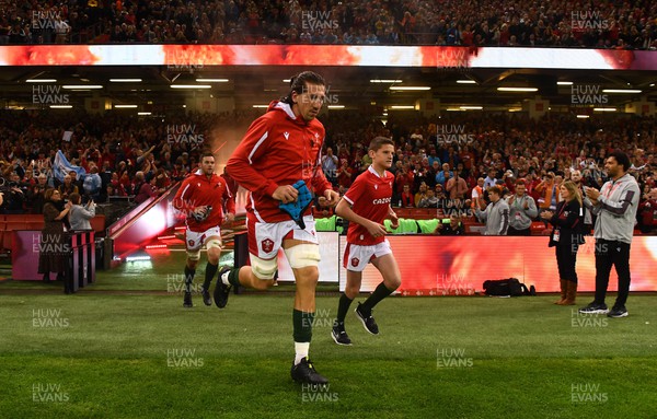 121122 - Wales v Argentina - Autumn Antions Series - Justin Tipuric of Wales leads out his side