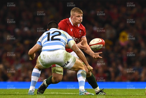 121122 - Wales v Argentina - Autumn Antions Series - Jac Morgan of Wales is tackled by Jeronimo de la Fuente of Argentina