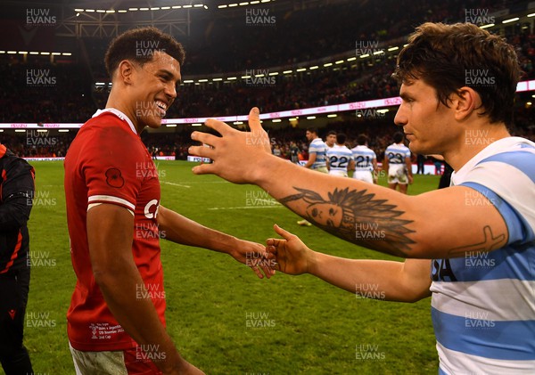 121122 - Wales v Argentina - Autumn Antions Series - Rio Dyer of Wales and Gonzalo Bertranou of Argentina at the end of the game