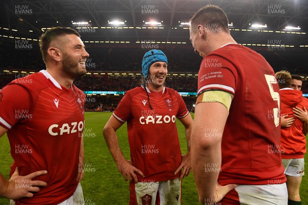 121122 - Wales v Argentina - Autumn Antions Series - Gareth Thomas, Justin Tipuric and Adam Beard of Wales at the end of the game