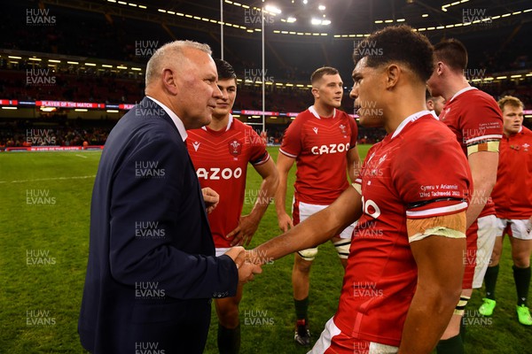 121122 - Wales v Argentina - Autumn Antions Series - Wayne Pivac and Rio Dyer of Wales at the end of the game