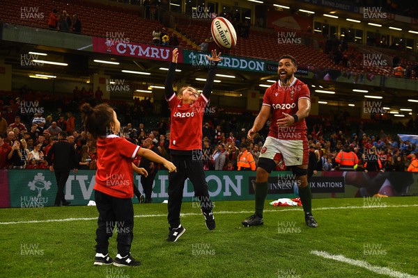 121122 - Wales v Argentina - Autumn Antions Series - Taulupe Faletau of Wales with sons Israel and Ezekiel at the end of the game