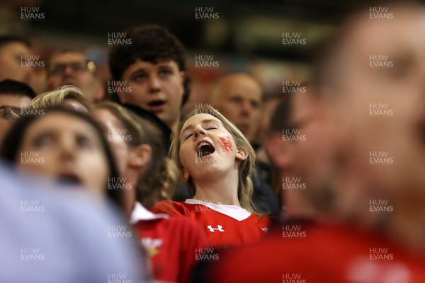 121122 - Wales v Argentina - Autumn Nations Series - Fans sing the anthem