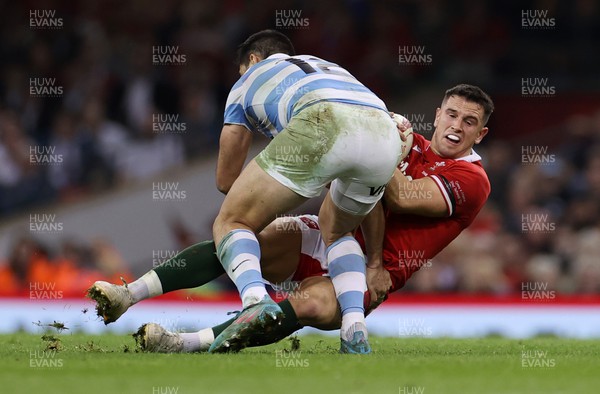 121122 - Wales v Argentina - Autumn Nations Series - Owen Watkin of Wales is tackled by Jeronimo de la Fuente of Argentina