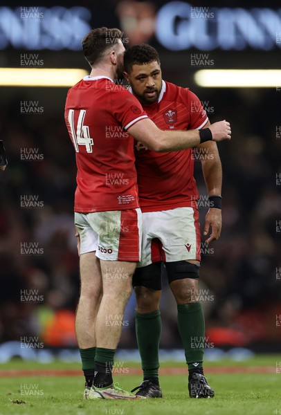 121122 - Wales v Argentina - Autumn Nations Series - Alex Cuthbert and Taulupe Faletau of Wales at full time