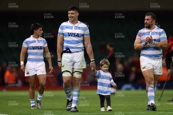 121122 - Wales v Argentina - Autumn Nations Series - Tomas Lavanini of Argentina with his son at full time