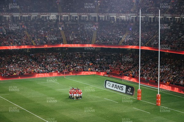 121122 - Wales v Argentina - Autumn Nations Series - Wales team huddle before kick off