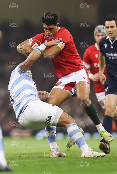 121122 - Wales v Argentina, Autumn Nations Series - Rio Dyer of Wales takes on Thomas Gallo of Argentina