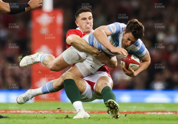 121122 - Wales v Argentina, Autumn Nations Series - Gonzalo Bertranou of Argentina is tackled by Owen Watkin of Wales