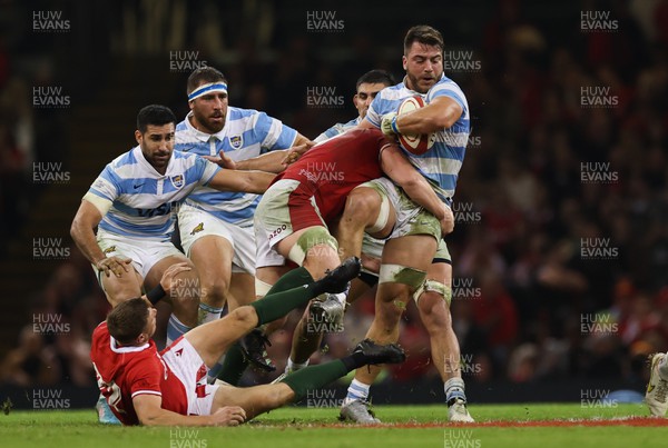121122 - Wales v Argentina, Autumn Nations Series - Facundo Isa of Argentina is tackled