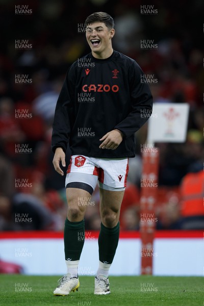 121122 - Wales v Argentina - Autumn Nations Series - Louis Rees-Zammit of Wales warms up ahead of the match