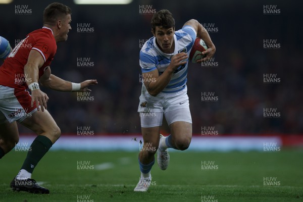 121122 - Wales v Argentina - Autumn Nations Series - Gonzalo Bertranou of Argentina makes a break