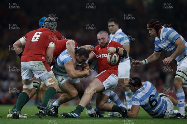 121122 - Wales v Argentina - Autumn Nations Series - Dillon Lewis of Wales strips the ball from Agustín Creevy of Argentina