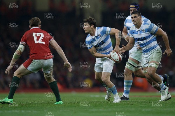 121122 - Wales v Argentina - Autumn Nations Series - Gonzalo Bertranou of Argentina passes the ball