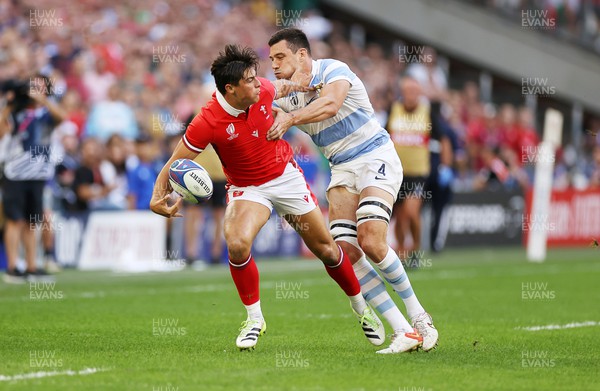 141023 - Wales v Argentina - Rugby World Cup Quarter Final - Louis Rees-Zammit of Wales is tackled by Emiliano Boffelli of Argentina 