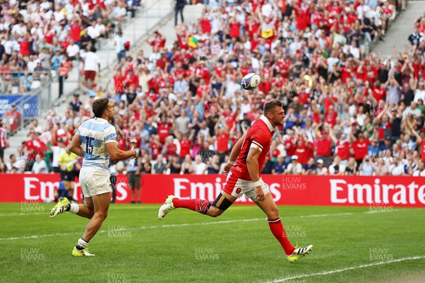 141023 - Wales v Argentina - Rugby World Cup Quarter Final - Dan Biggar of Wales celebrates scoring a try