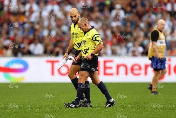 141023 - Wales v Argentina - Rugby World Cup Quarter Final - Referee Jaco Peyper goes off injured