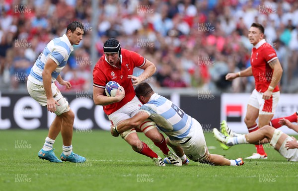 141023 - Wales v Argentina - Rugby World Cup Quarter Final - Adam Beard of Wales is tackled by Facundo Isa of Argentina 