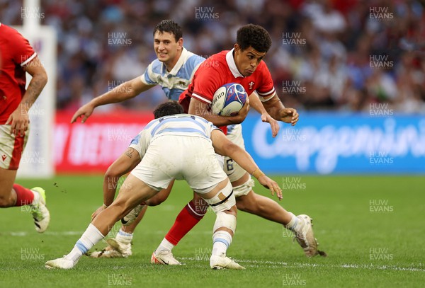 141023 - Wales v Argentina - Rugby World Cup Quarter Final - Rio Dyer of Wales is tackled by Mat�as Moroni of Argentina 