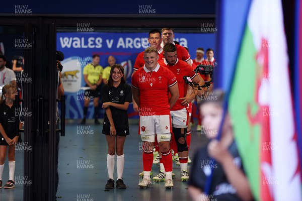 141023 - Wales v Argentina - Rugby World Cup Quarter Final - Jac Morgan of Wales with the mascot in the tunnel