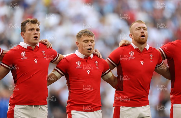 141023 - Wales v Argentina - Rugby World Cup Quarter Final - Nick Tompkins, Sam Costelow and Tommy Reffell of Wales sing the anthem