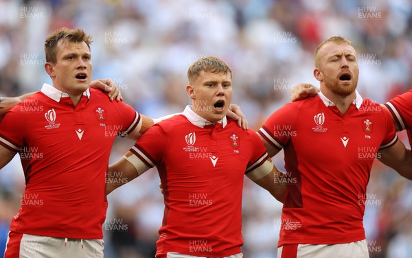 141023 - Wales v Argentina - Rugby World Cup Quarter Final - Nick Tompkins, Sam Costelow and Tommy Reffell of Wales sing the anthem