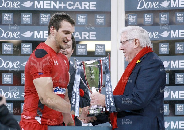 161113 - Wales v Argentina - Dove Men+Care Series - WRU's Dennis Gethin presents captain Sam Warburton with the winner's trophy(c) Huw Evans Agency