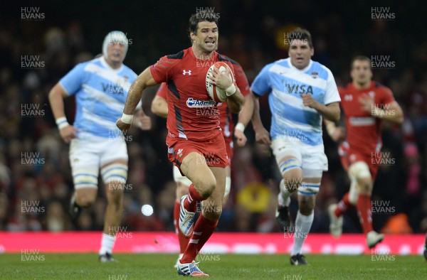 161113 - Wales v Argentina - Dove Men Series 2013 -Mike Phillips of Wales breaks to score try