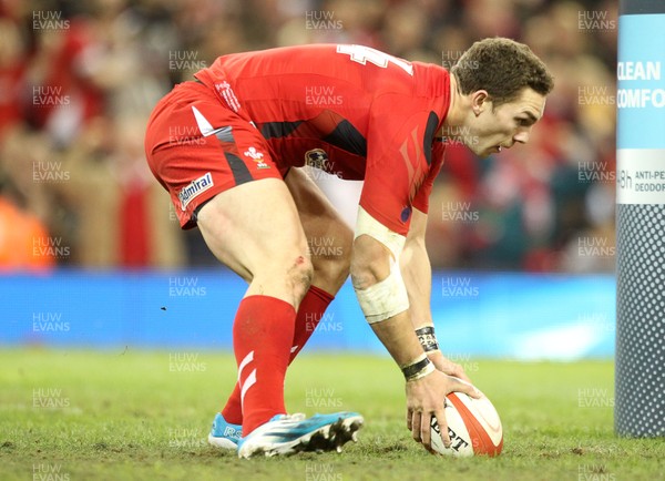 161113 - Wales v Argentina - Dove Men Series - George North of Wales runs in their second try  